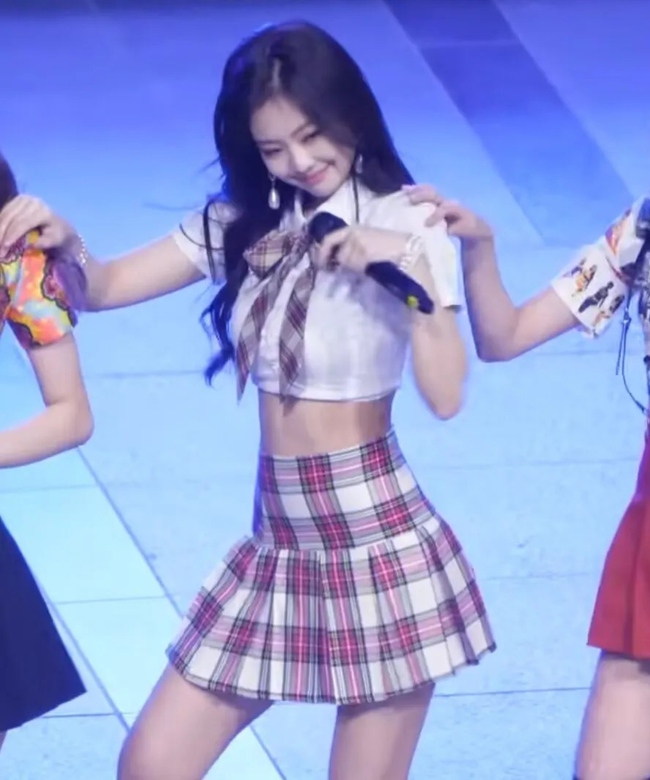 Jennie Blackpink vừa tạo nên một xu hướng mới từ phần cơ thể này - Ảnh 3.